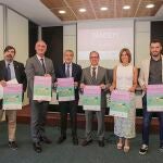 Veganzones en la feria de empleo de Segovia junto al alcalde Mazarías, entre otros