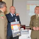 Carnero junto al jefe de la Cuarta Subinspección General del ET y comandante militar de Valladolid general César García del Castillo y el subdelegado de defensa en Valladolid, el coronel Joaquín Blanco González