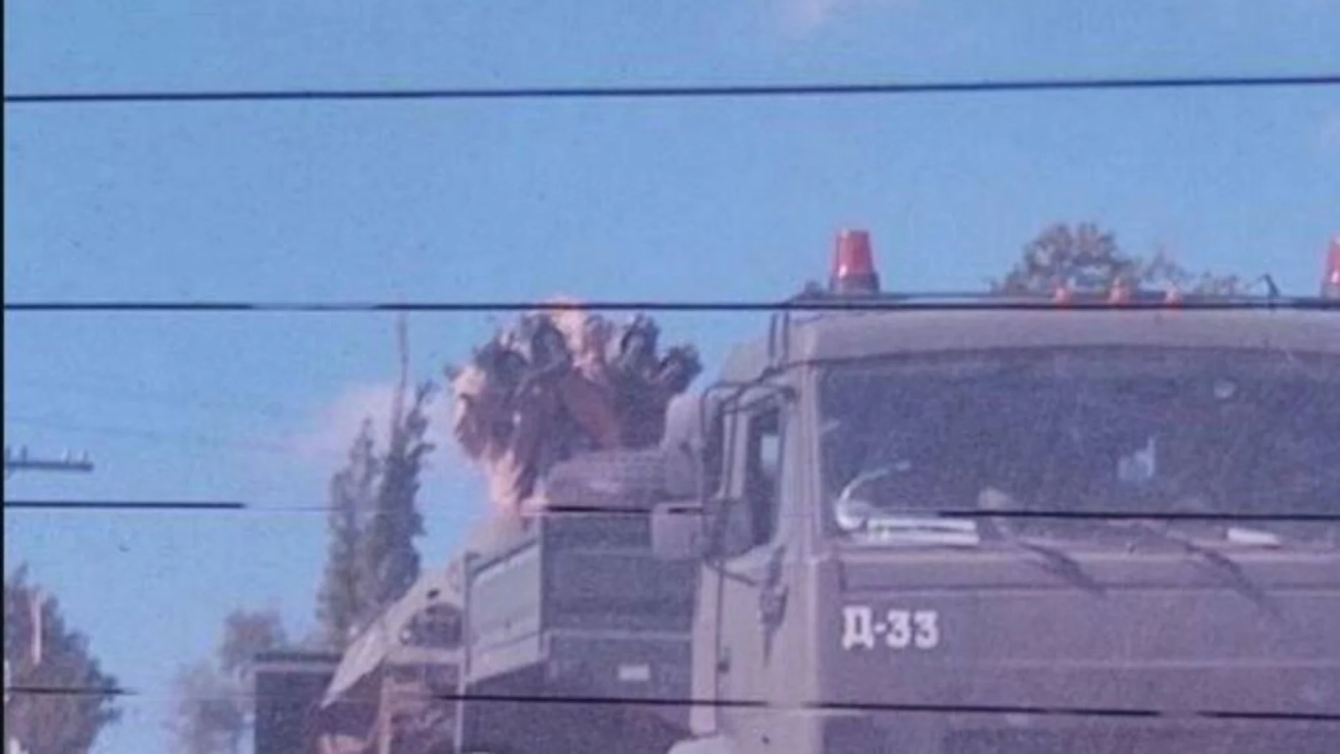 Imagen del lanzacohetes naval subido en un camión