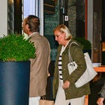 El Rey Juan Carlos y su hermana, la Infanta Margarita, disfrutan de una cena en familia