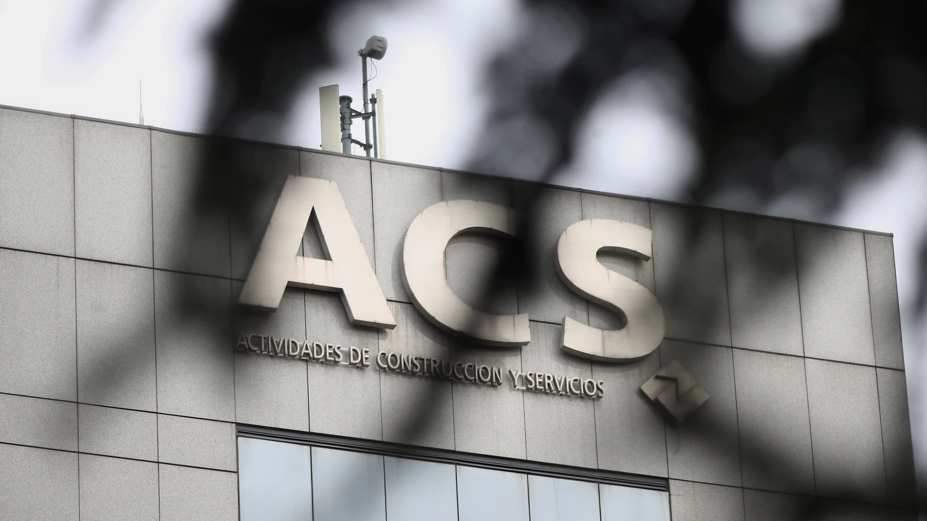 Exterior del edificio de la sede de la constructora española Grupo ACS en Madrid, a 17 de enero de 2020. 17 enero 2020 logo, ventanal, arquitectura, construcción, empresa, Florentino Pérez Eduardo Parra / Europa Press 17/01/2020