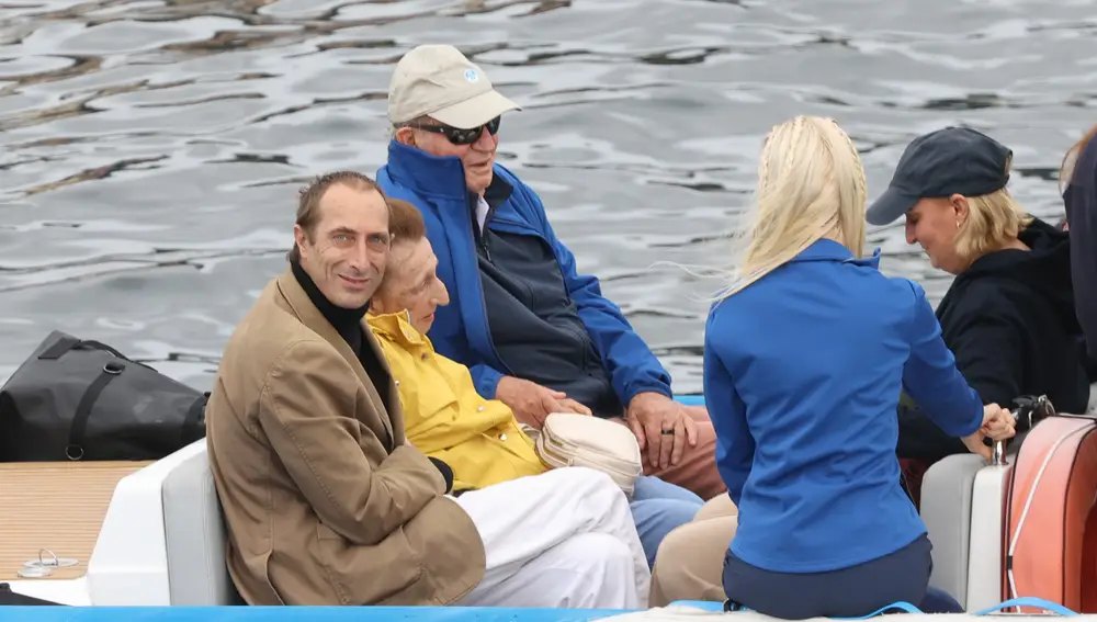 El Rey Juan Carlos con la infanta Margarita y sus hijos