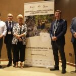 El presidente de WAVES España, Pablo Santos Redín, y el director científico Vicente González Eguren. Asiste también el director general de Patrimonio Natural y Política Forestal de la Junta, José Ángel Arranz Sanz, antes del foro