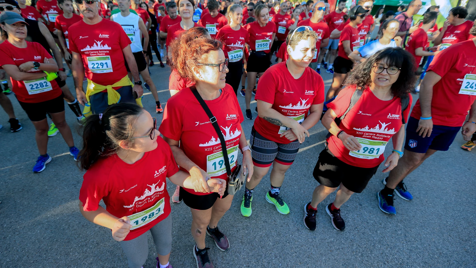 MADRID (ESPAÑA), 01/10/2023.-Miles de participantes vuelven a correr este domingo bajo el lema ‘Tus kilómetros, mi inclusión’, en la XIII edición de la Carrera Down Madrid, por la inclusión de las personas con discapacidad intelectual y el fomento de su bienestar a través del deporte. EFE/ Fernando Alvarado