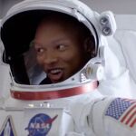 Dobbs se especializó en ingeniería aeroespacial en la Universidad de Tennessee.