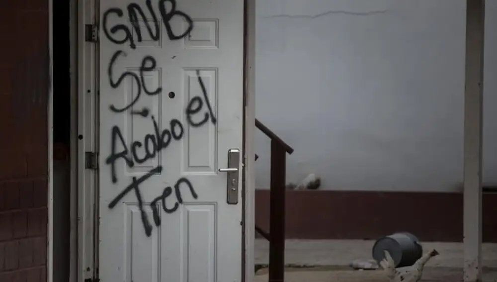 Grafiti que celebra la intervención policial con 11.000 efectivos: "Se acabó el Tren"