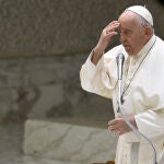 Desencuentro de cinco cardenales con el Papa a dos días del Sínodo por las uniones gays o el sacerdocio femenino