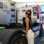 Victoria Federica en una carrera de camiones.