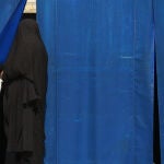 Irán.- Una ONG denuncia que una joven iraní está en coma tras un asalto de la Policía de la Moral por llevar mal el velo