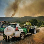 Medios terrestres intentan sofocar el incendio