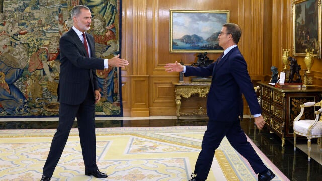 Felipe VI recibe a Alberto Núñez Feijóo en el marco de la ronda de contactos para designar nuevo candidato al Gobierno de España