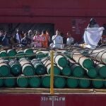 Detenidos por piratería nueve de los migrantes que se amotinaron en barco que los rescató
