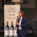El presidente de la bodega vallisoletana, Javier Moro, presenta la nueva creación de la bodega, Elalba de Emilio Moro