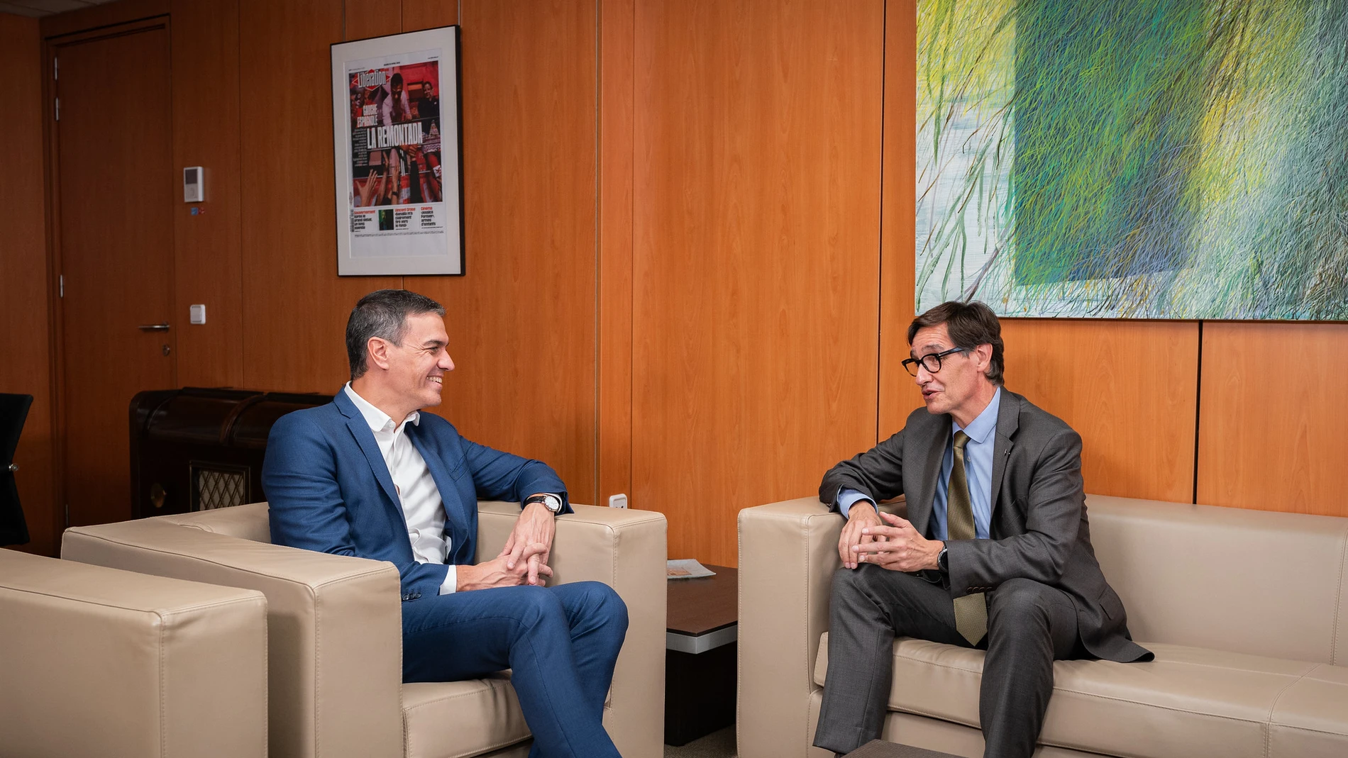 MADRID, 04/10/2023.- El secretario general del PSOE y presidente del Gobierno en funciones, Pedro Sánchez, se ha reunido esta miércoles por la tarde en la sede del partido en Madrid con el líder del PSC, Salvador Illa, con quien está en "coordinación permanente" para negociar las cuestiones relacionadas con Cataluña en el marco de su investidura-.EFE/PSOE***SOLO USO EDITORIAL/SOLO DISPONIBLE PARA ILUSTRAR LA NOTICIA QUE ACOMPAÑA (CRÉDITO OBLIGATORIO)***