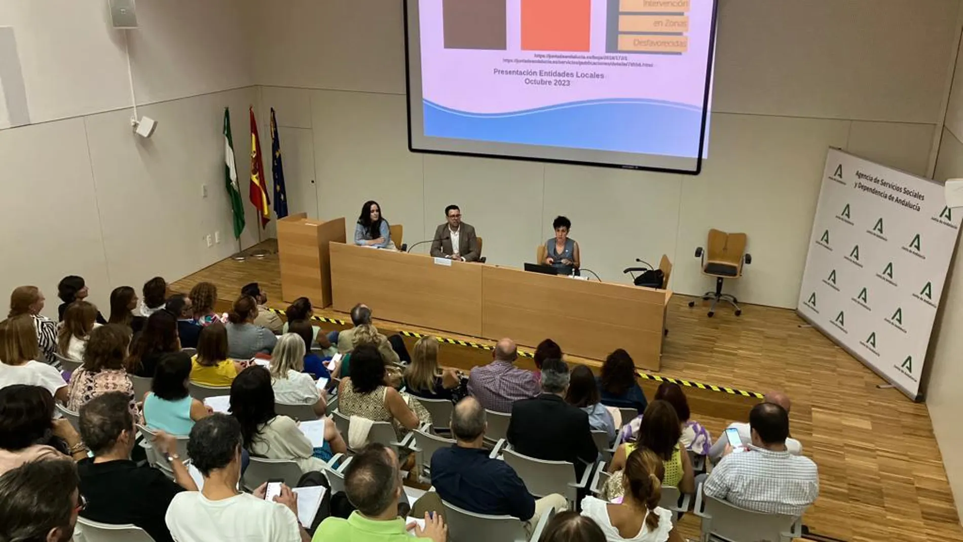 Uno de los encuentros organizados por la Consejería de Inclusión para informar