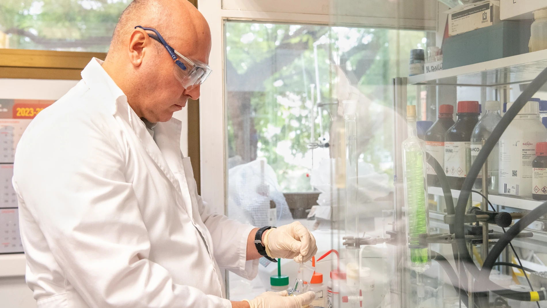 El investigador del ITQ en el laboratorio VICENTE LARA ACOM UPV 19/09/2023