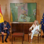 El secretario general del PSOE y presidente del Gobierno en funciones, Pedro Sánchez, y la ministra de Trabajo y Economía Social en funciones, Yolanda Díaz, a su llegada para reunirse en el Congreso de los Diputados.