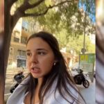  Una joven influencer reflexiona sobre el impacto del divorcio de sus padres en su vida