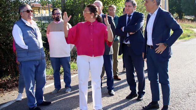 La consejera de Movilidad visita los trabajos efectuados en el tramo entre Sabero y Boñar de la misma vía con una inversión cercana a los 1,7 millones