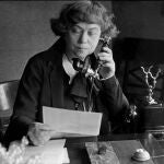 Bolchevique desde 1915, Kolontái fue la primera mujer de la historia en estar al frente de un ministerio en el Gobierno de una nación