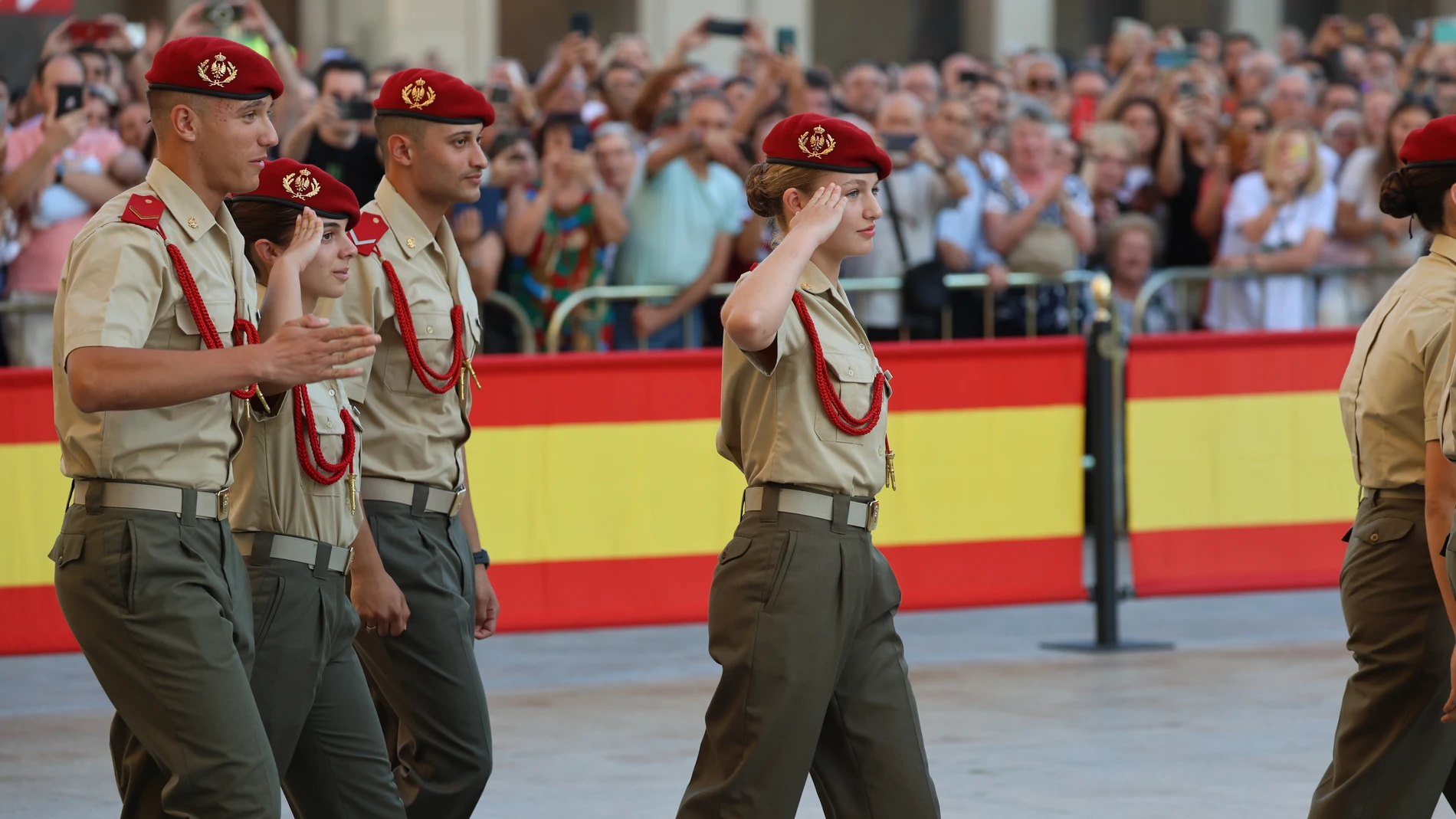 La princesa Leonor participa en la ofrenda de cadetes a la Virgen del Pilar en la basílica de la patrona de la Hispanidad en la Academia General Militar de Zaragoza a 06 de Octubre de 2023 en Zaragoza (España). PRINCESA LEONOR;OFRENDA;CADERA;ACADEMIA GENERAL MILITAR Raúl Terrel / Europa Press 06/10/2023