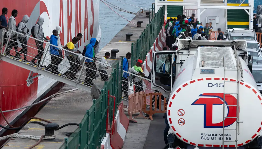 Llegada a Tenerife de inmigrantes derivados desde El Hierro
