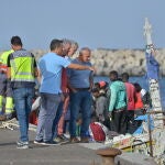 Llegan tres cayucos a la isla de ElHiero
