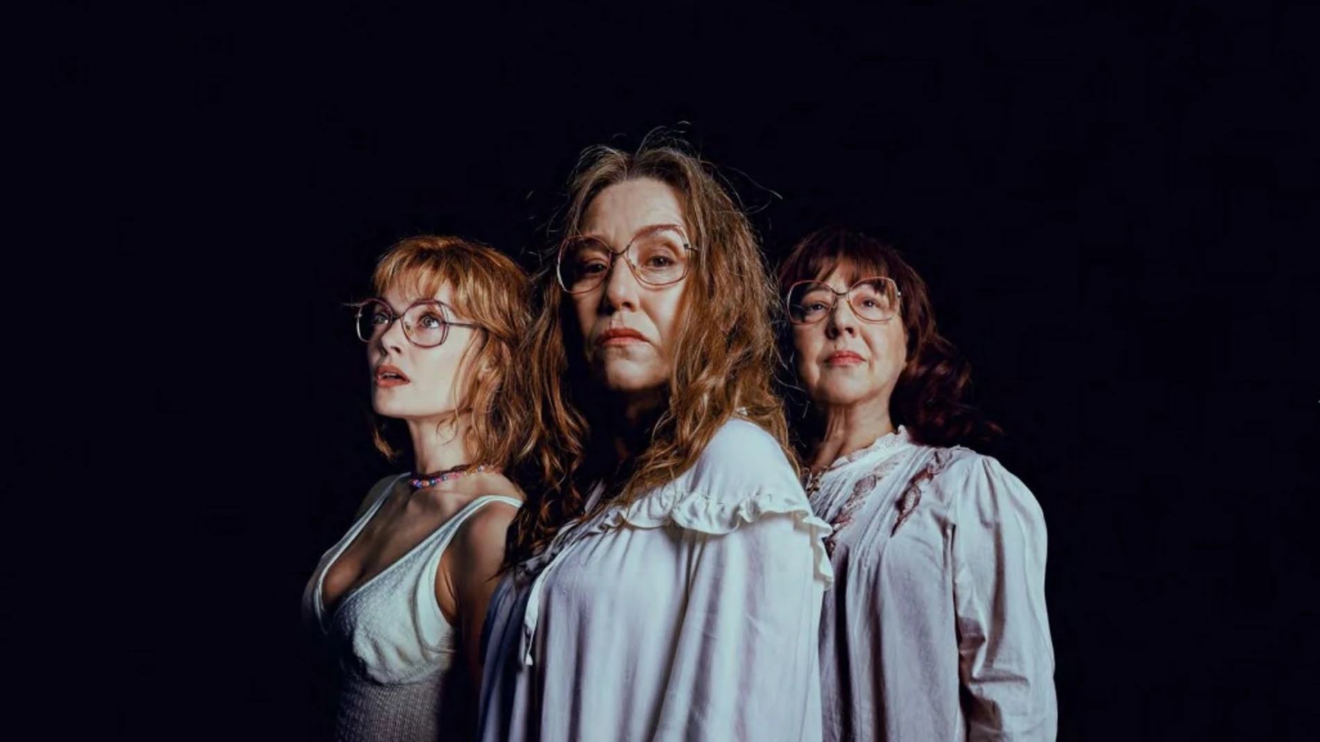 Ana Rujas, Lola Dueñas y Carmen Machi interpretan a Montserrat entre etapas distintas de su vida, cada una más aterradora que la anterior