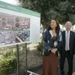 La consejera Carmen Crespo, el alcalde de Roquetas, Gabriel Amat, y el consejero de la Presidencia, Antonio Sanz