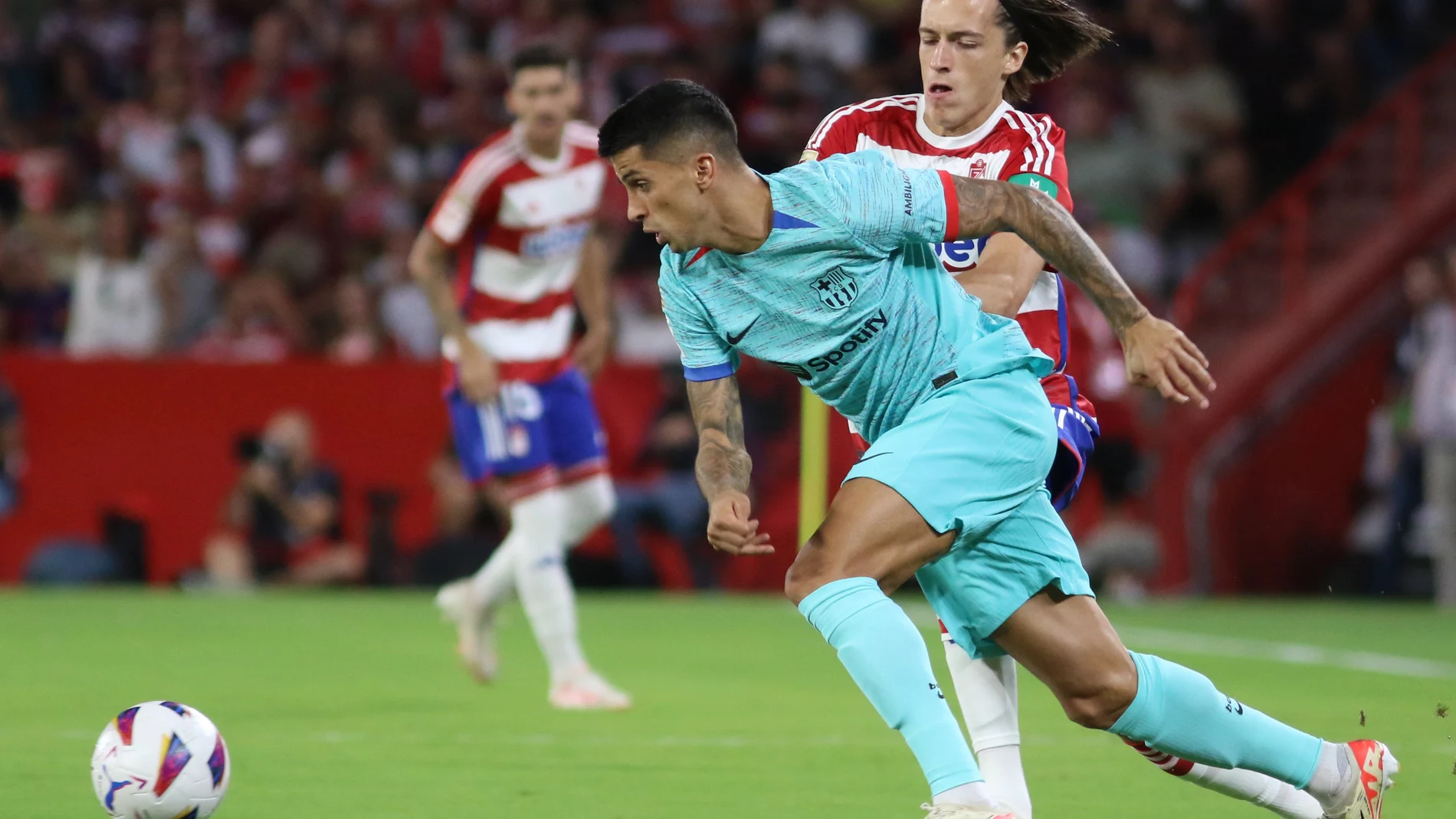 Joao Cancelo, contra los fans del Barcelona