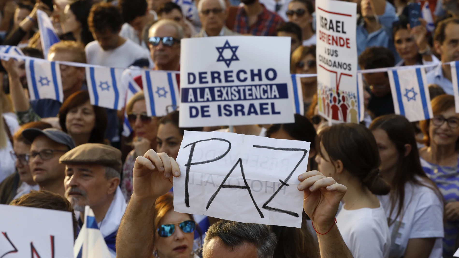 Concentracion frente a la embajada de Israel en apoyo a los ataques sufridos por el grupo Hamas.