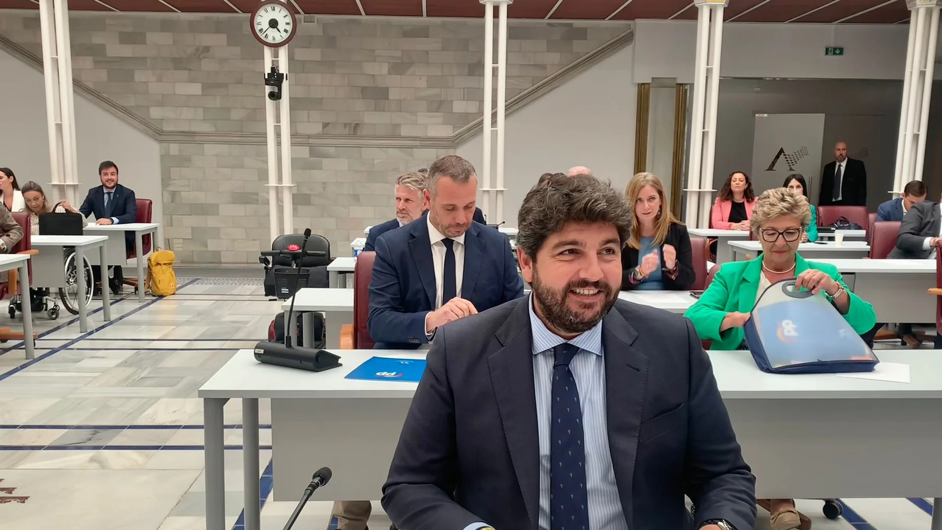 El presidente del Gobierno de la Región de Murcia, Fernando López Miras, durante la primera sesión de control
