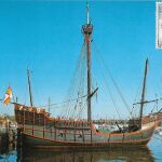 La reproducción de la Santa María en una postal 