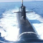 Imagen del S-81 saliendo de inmersión durante las pruebas de mar que hace Navantia