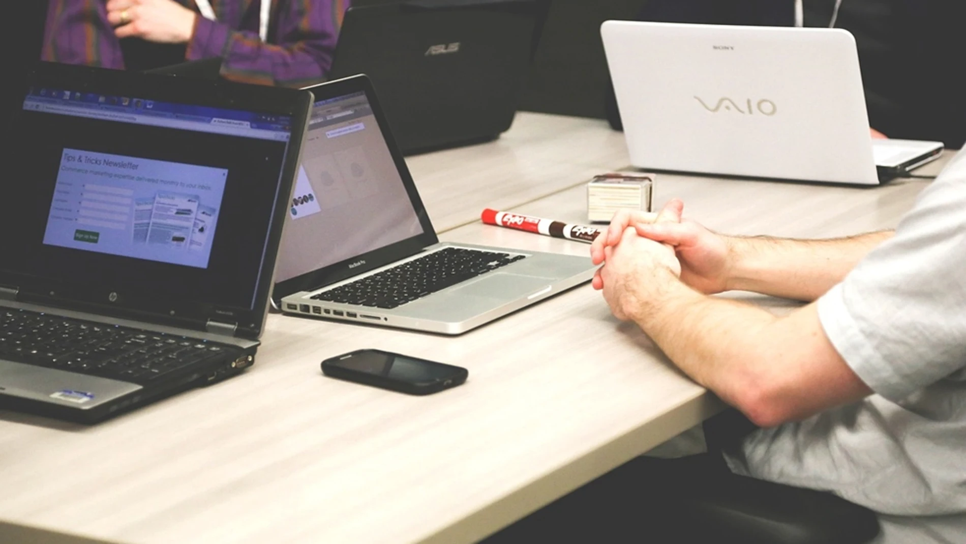 Al implementar el trabajo híbrido, accederás a ventajas claves para tu empresa.