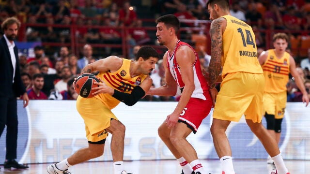 Laprovittola, ante Larentzakis con el bloque de Willy Hernangómez