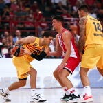 Laprovittola, ante Larentzakis con el bloque de Willy Hernangómez