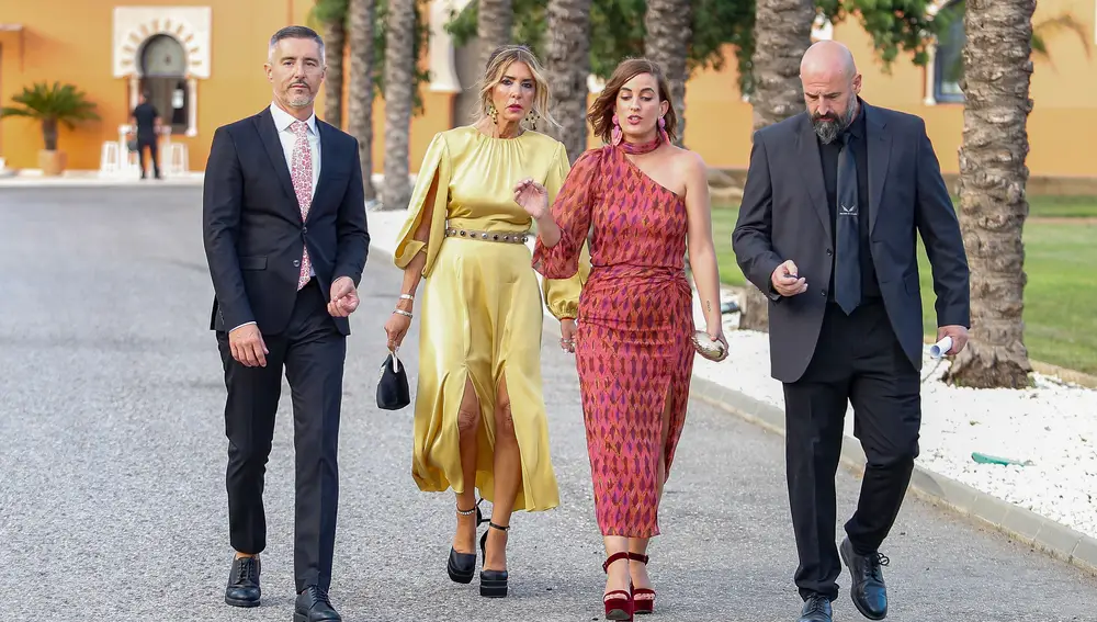 Marisa Martín y Leticia Requejo y otros compañeros de Isa Pantoja en Telecinco