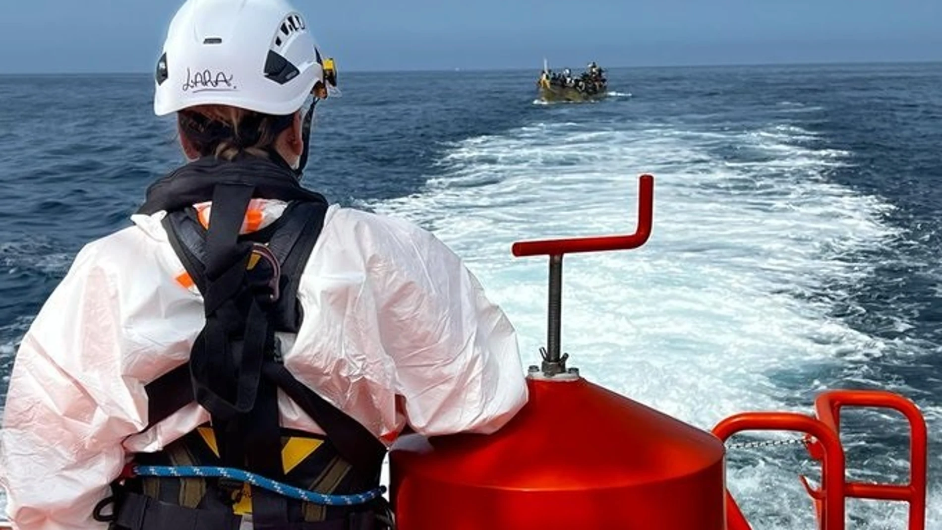 Salvamento Marítimo rescata esta madrugada a más de 450 personas en aguas de Canarias