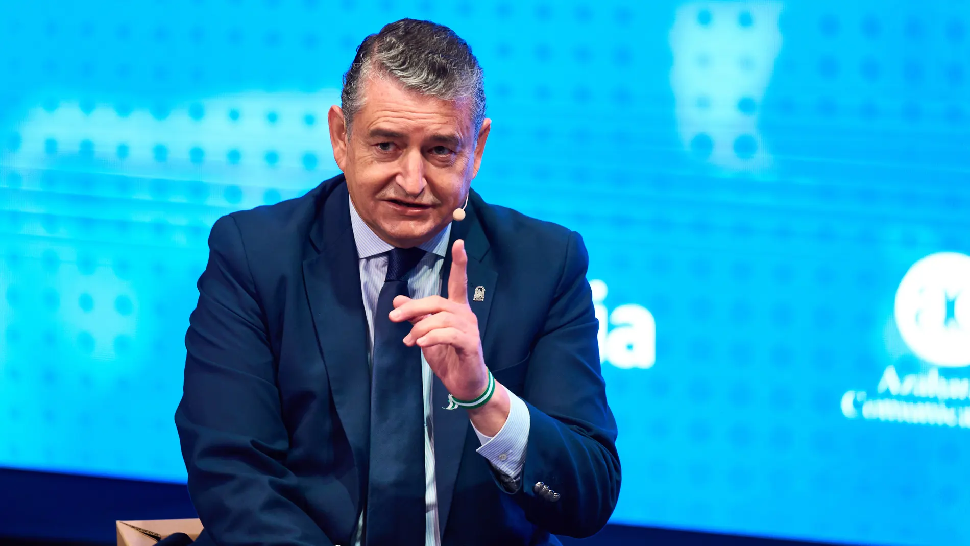 El consejero de Presidencia, Interior, Diálogo Social y Simplificación Administrativa de la Junta de Andalucía, Antonio Sanz, interviene durante el foro ‘Dialogando’ en las Cocheras del Puerto de Huelva, a 16 de octubre de 2023 en Huelva (Andalucía, España). El consejero de Presidencia, Interior, Diálogo Social y Simplificación Administrativa de la Junta de Andalucía, Antonio Sanz, ha participado en el foto de debate onubense ‘Dialogando’ donde ha dado a conocer la actualidad de la política a...
