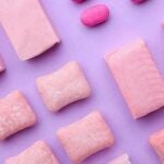 Los beneficios y riesgos de masticar chicle