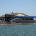 SSBN Tipo 094 con los 12 lanzadores de misiles balísticos JL-3 abiertos. 