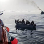 Rescatadas quince personas de una patera a la deriva a 34 millas al este de Alicante