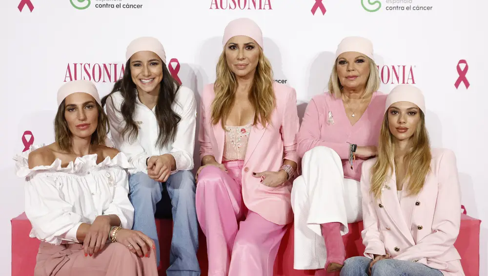 De Terelu Campos a Marta Sánchez, los looks todo al rosa de las famosas para concienciar a la sociedad