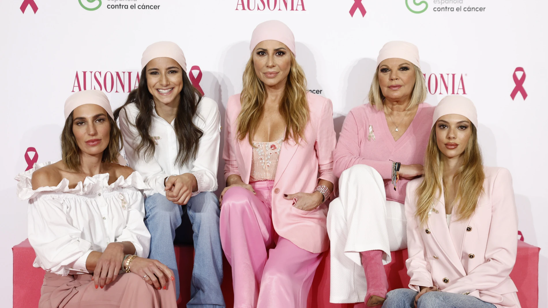 De Terelu Campos a Marta Sánchez, los looks todo al rosa de las famosas para concienciar a la sociedad