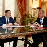 Moreno visita institucional al Ayuntamiento de Sevilla