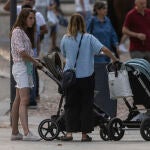 Familias con bebes e hijos pequeños.