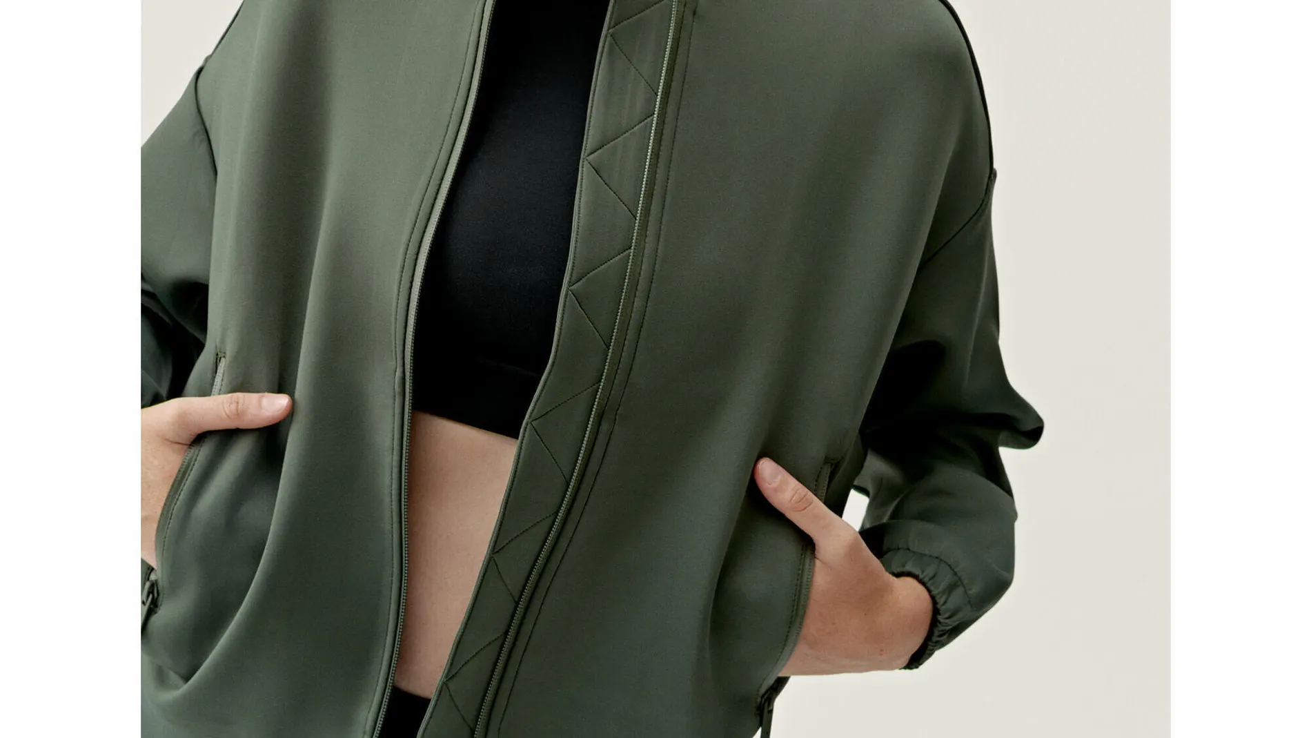 Chaqueta tipo bomber en verde oscuro