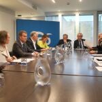 Feijóo reúne a los exministros Margallo y Méndez de Vigo y a expertos para analizar la situación en Oriente Próximo