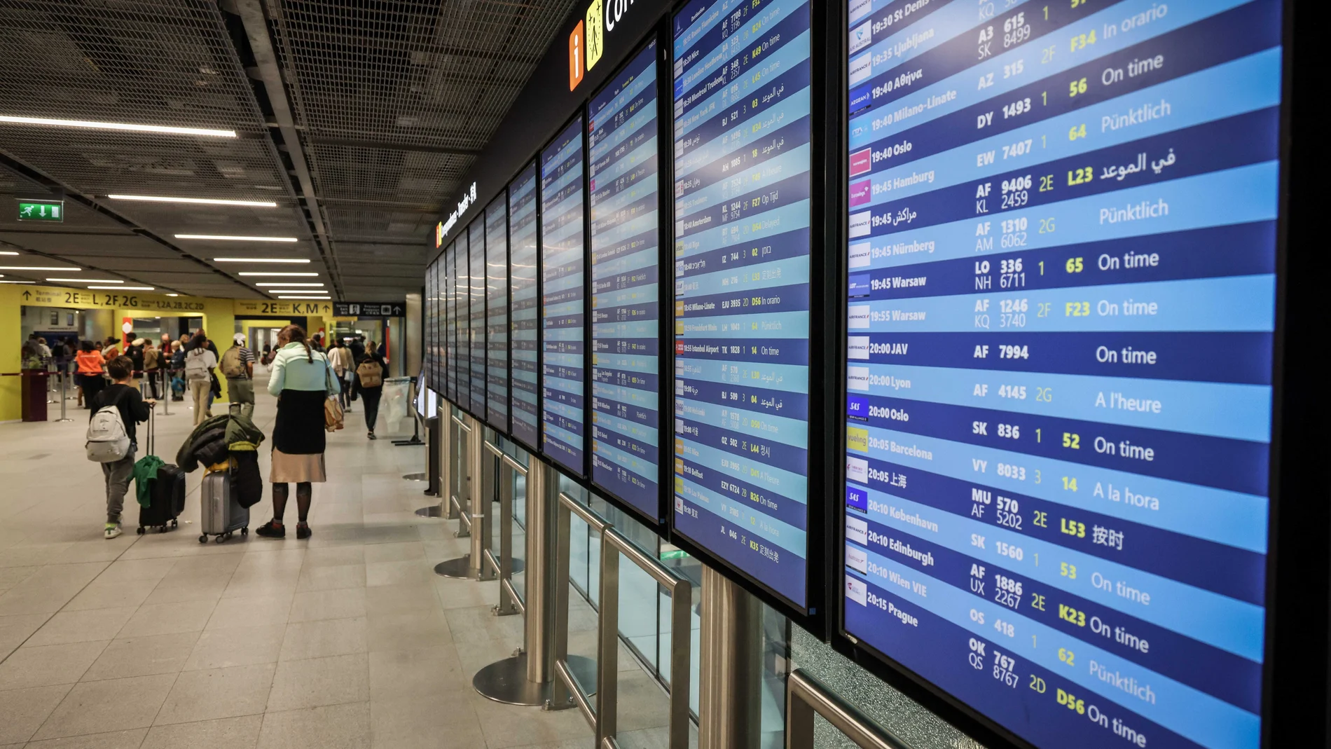 Economía.- Evacúan siete aeropuertos en Francia por amenazas de bomba y objetos sospechosos